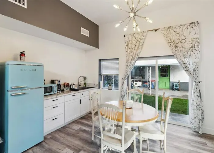 The Gregory: 2 Bed/1 Bath Сasa de vacaciones